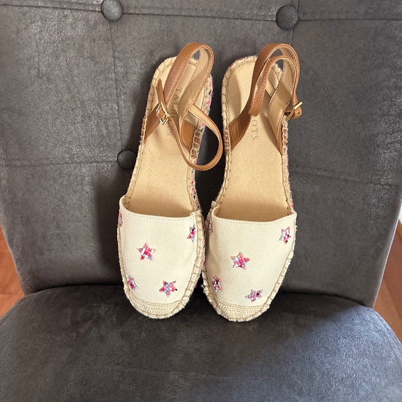 Women ‘s Talbots Izzy D’Orsay Embroidered Canvas Espadrille Sandals Shoes 7 - Picture 1 of 6